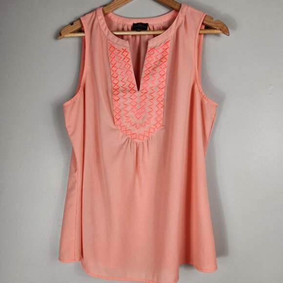 NWOT Market & Spruce Embroidered Front Sleeveless Flowy Top - Picture 1 of 6